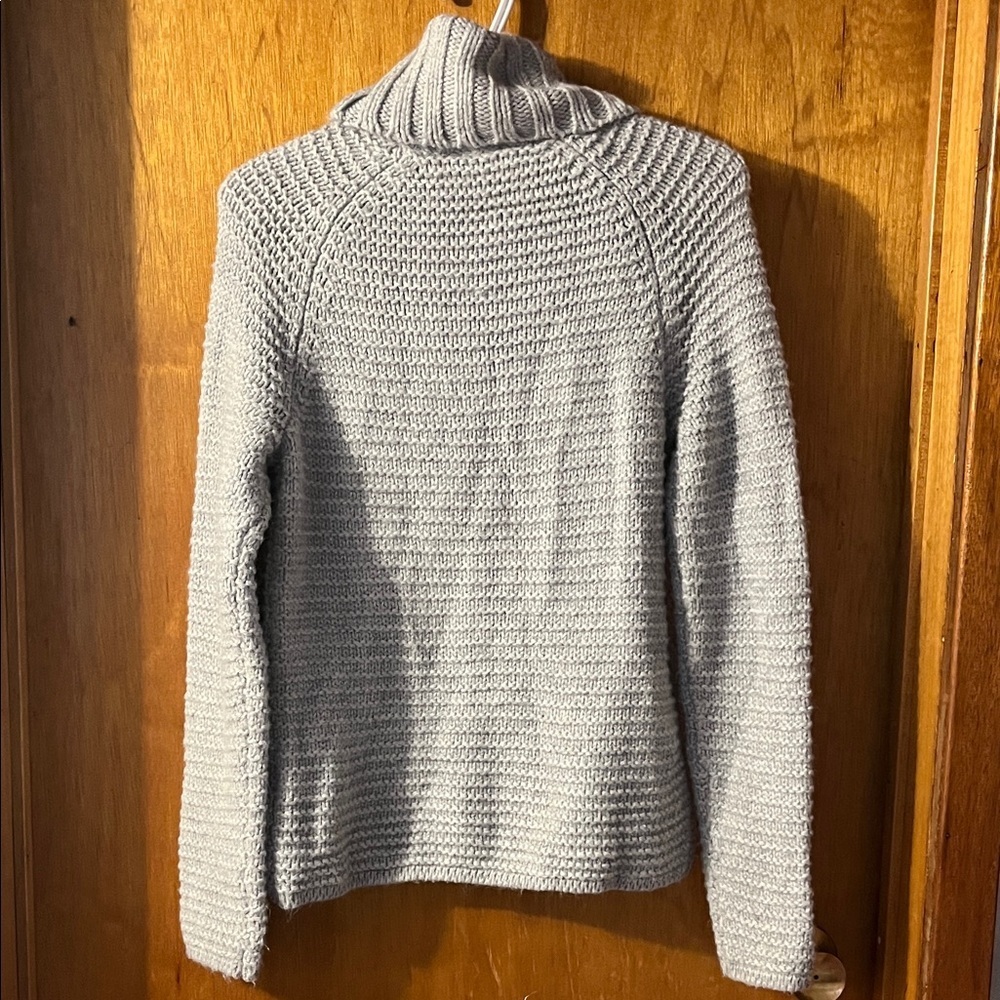 Woman’s Denver Hayes Light Gray Turtleneck Knit Sweater Medium - Picture 6 of 6